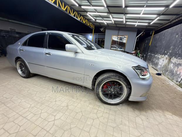 Toyota Crown 2006 Gray