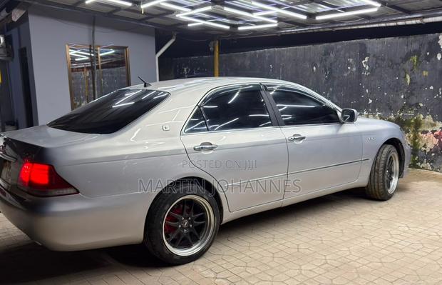Toyota Crown 2006 Gray