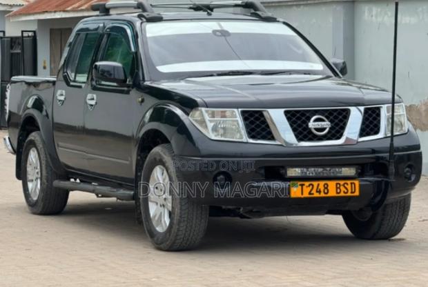 Nissan Navara 2005 Black