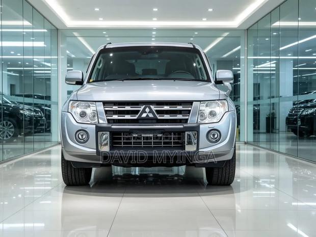 Mitsubishi Pajero 2011 Silver