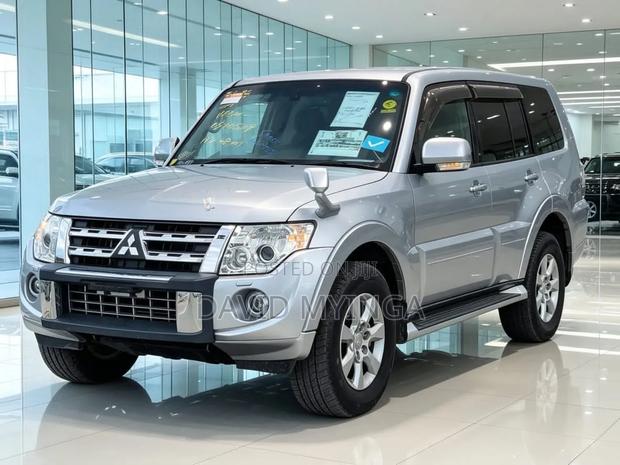 Mitsubishi Pajero 2011 Silver