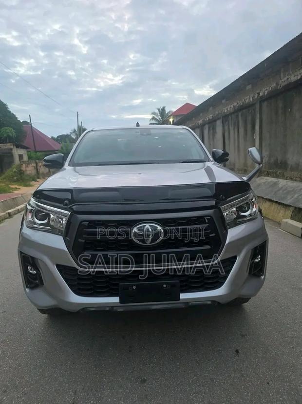 Toyota Hilux 2019 Gray