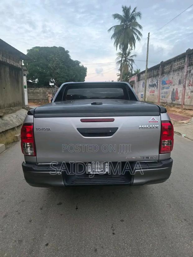 Toyota Hilux 2019 Gray