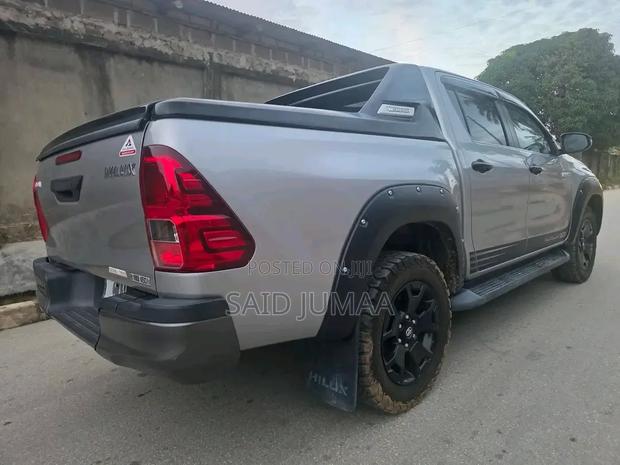 Toyota Hilux 2019 Gray