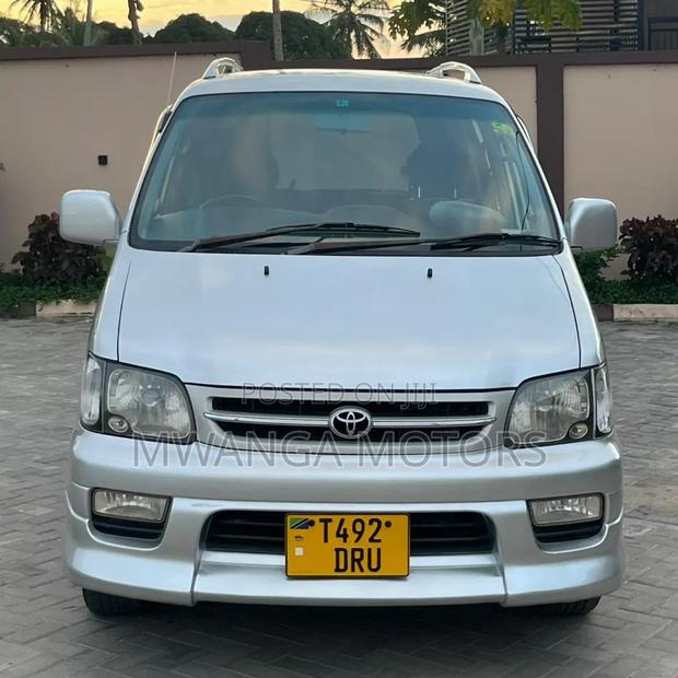 Toyota Noah 2001 Silver