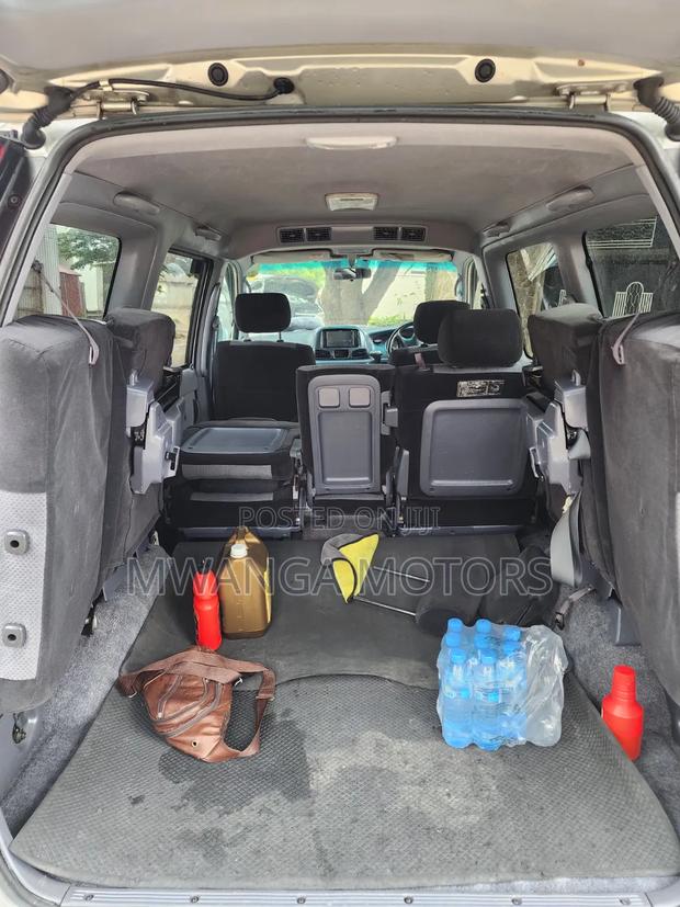 Toyota Noah 2001 Silver