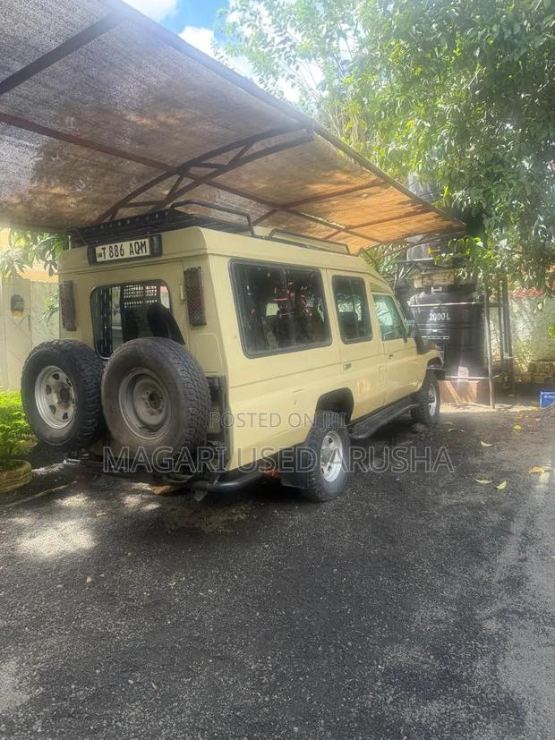Toyota Land Cruiser 90 1997 Beige