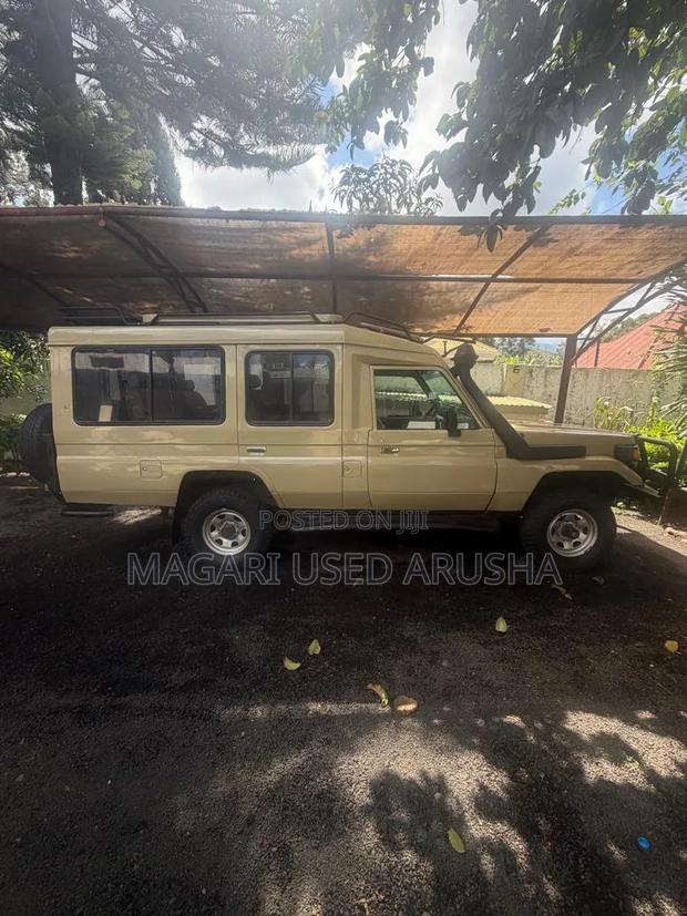 Toyota Land Cruiser 90 1997 Beige