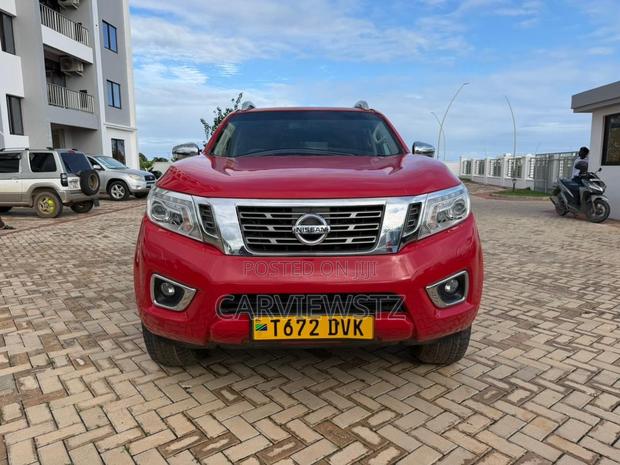Nissan Navara 2017 Red