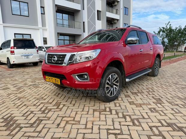Nissan Navara 2017 Red