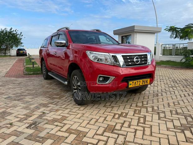 Nissan Navara 2017 Red