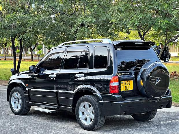 Suzuki Escudo 2004 Black