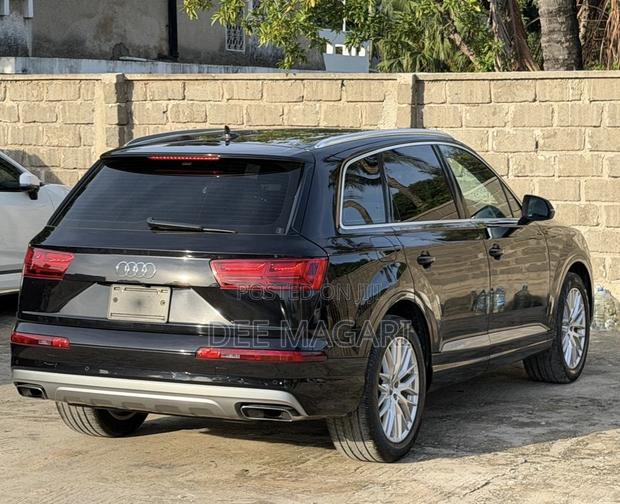 Audi Q7 2017 Black