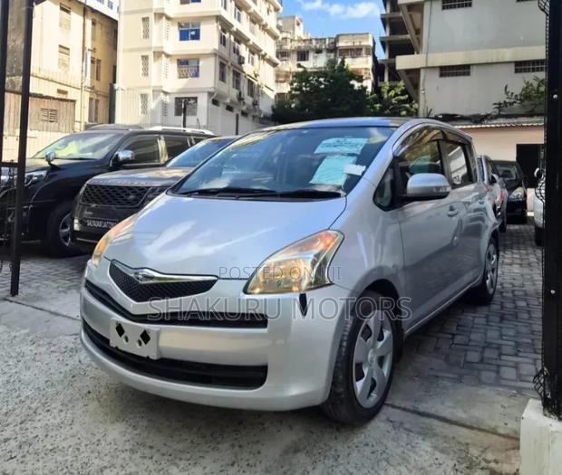 Toyota Ractis 2005 Silver