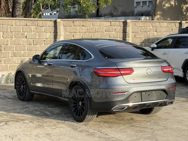 Mercedes-Benz GLC-Class GLC250 Sport Utility 4-Door (2.0L, 4cyl Turbo)