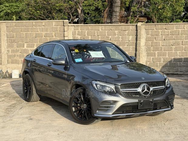 Mercedes-Benz GLC-Class GLC250 Sport Utility 4-Door (2.0L, 4cyl Turbo)