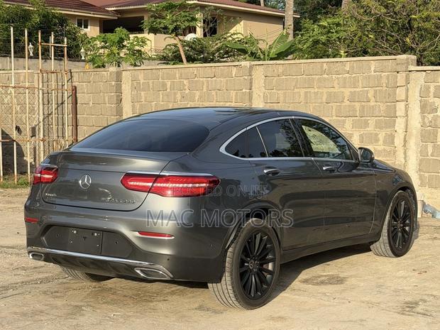Mercedes-Benz GLC-Class GLC250 Sport Utility 4-Door (2.0L, 4cyl Turbo)
