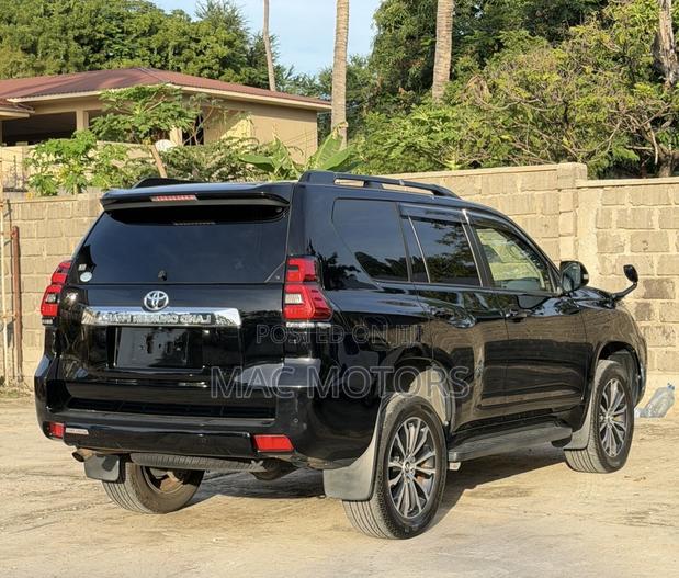 Toyota Land Cruiser Prado 2.7 2019 Black