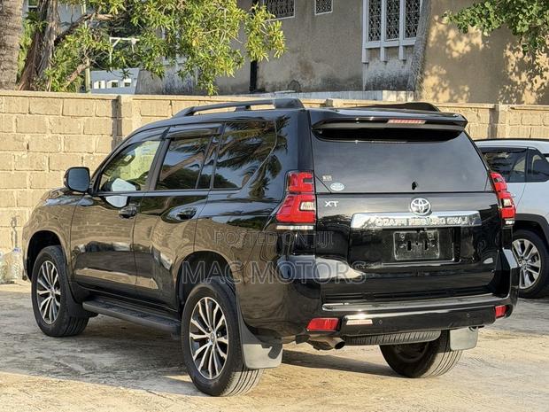 Toyota Land Cruiser Prado 2.7 2019 Black