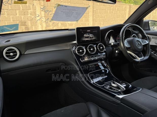 Mercedes-Benz GLC-Class GLC250 Sport Utility 4-Door (2.0L, 4cyl Turbo)