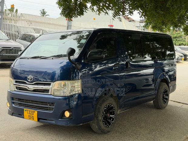 Toyota HiAce 2010 Blue