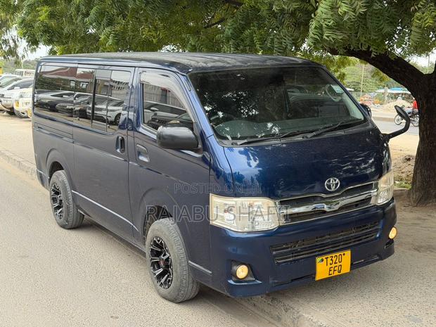 Toyota HiAce 2010 Blue