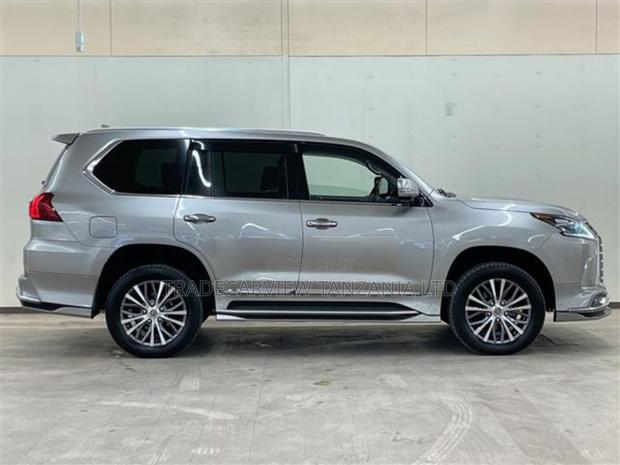 Lexus LX 2019 Silver