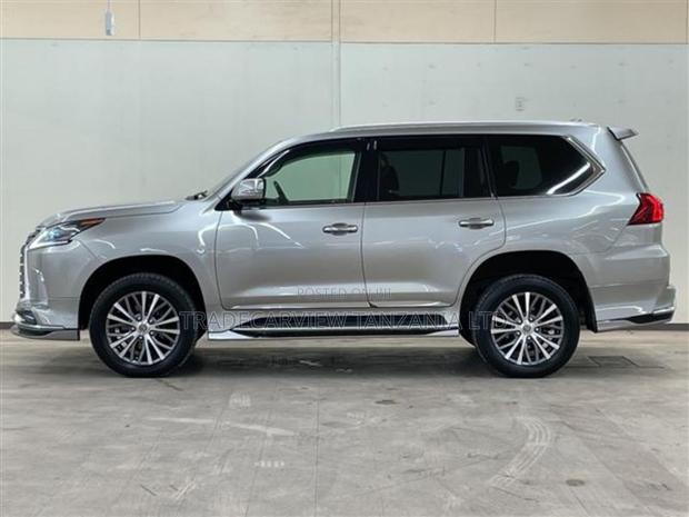 Lexus LX 2019 Silver