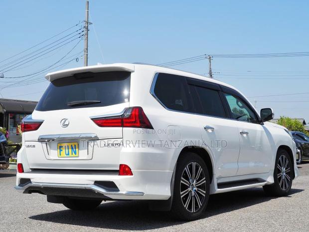 Lexus LX 570 AWD 2021 White