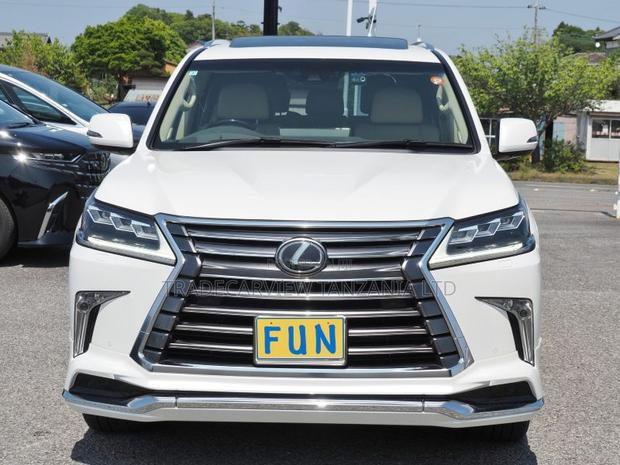 Lexus LX 570 AWD 2021 White