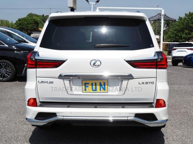 Lexus LX 570 AWD 2021 White