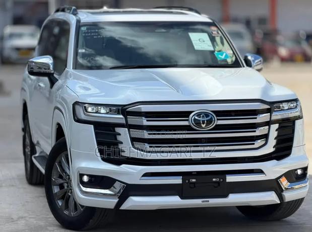 New Toyota Land Cruiser 2025 Off white
