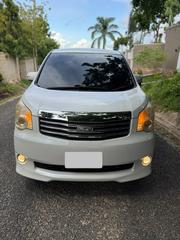 Toyota Noah 2010 White for sale