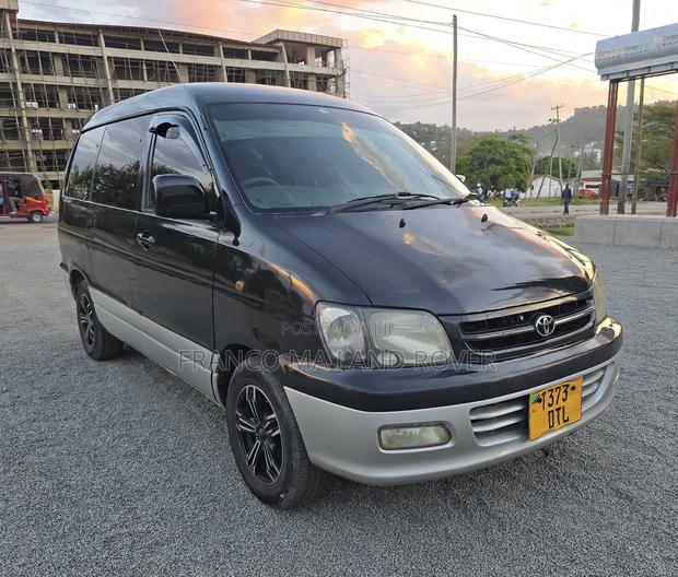 Toyota Noah 2004 Black