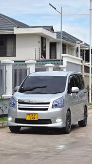 Toyota Noah 2013 Silver for sale