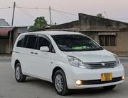 Toyota ISIS 2004 White for sale