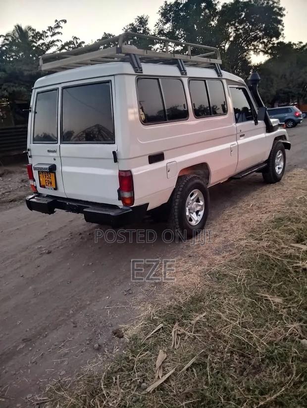 Toyota Land Cruiser 1996 White
