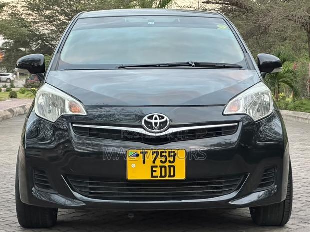 Toyota Ractis 1.5 FWD 2011 Black