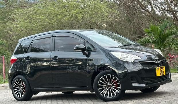 Toyota Ractis 1.5 FWD 2011 Black
