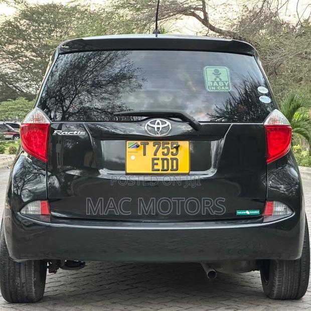 Toyota Ractis 1.5 FWD 2011 Black