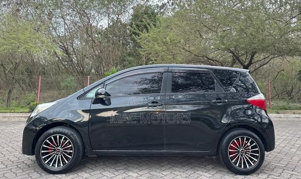 Toyota Ractis 1.5 FWD 2011 Black