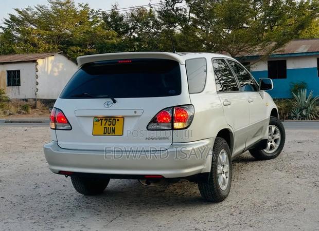 Toyota Harrier 2003 Off white
