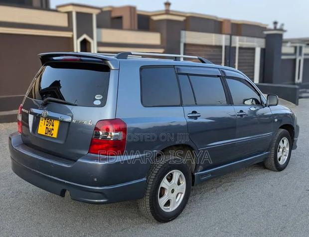 Toyota Kluger 2004 Blue