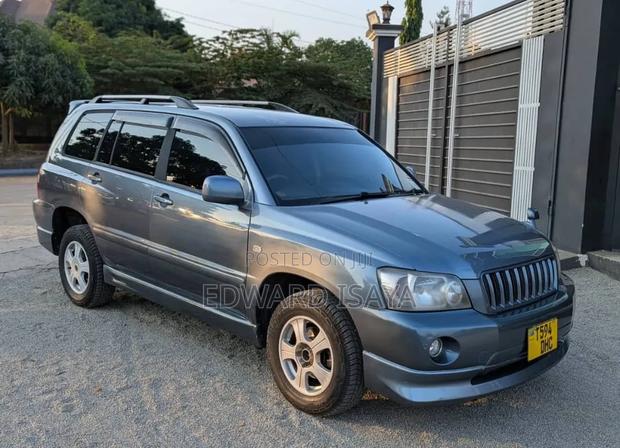 Toyota Kluger 2004 Blue