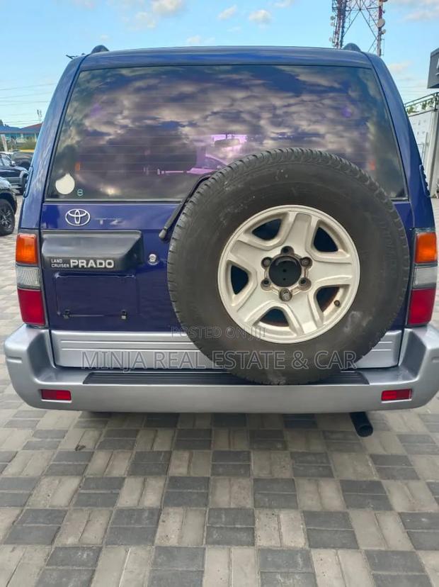 Toyota Land Cruiser Prado 2000 Blue