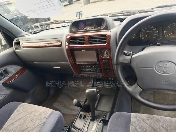 Toyota Land Cruiser Prado 2000 Blue