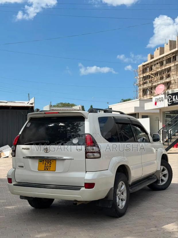 Toyota Land Cruiser Prado 2006 White