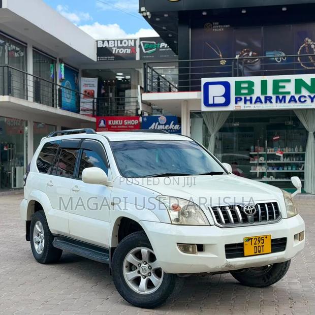 Toyota Land Cruiser Prado 2006 White