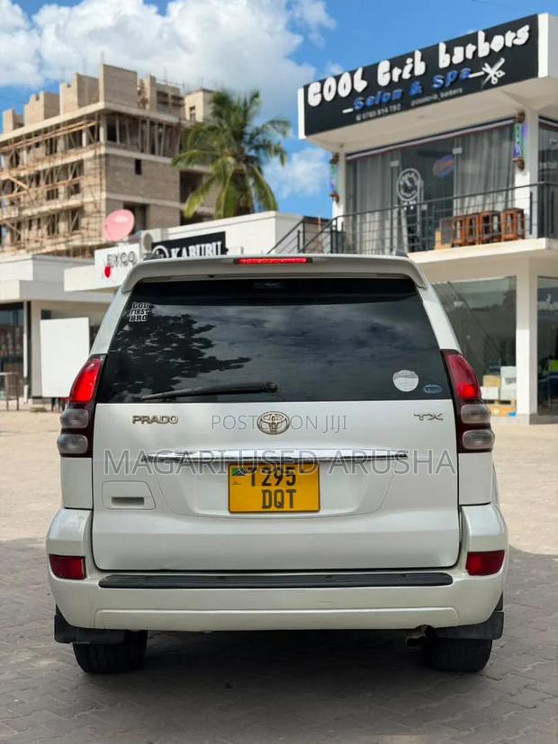 Toyota Land Cruiser Prado 2006 White