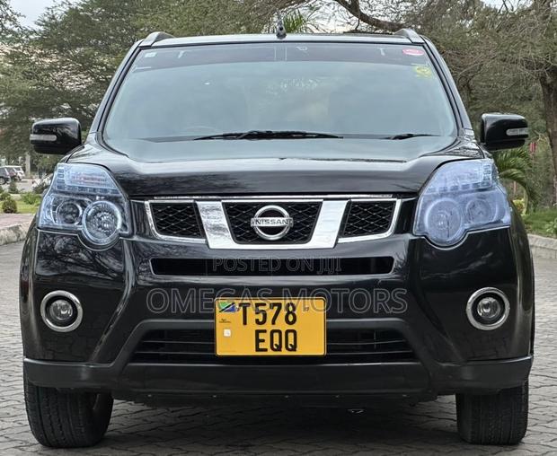 Nissan X-Trail 2.0 Petrol XE 2012 Black